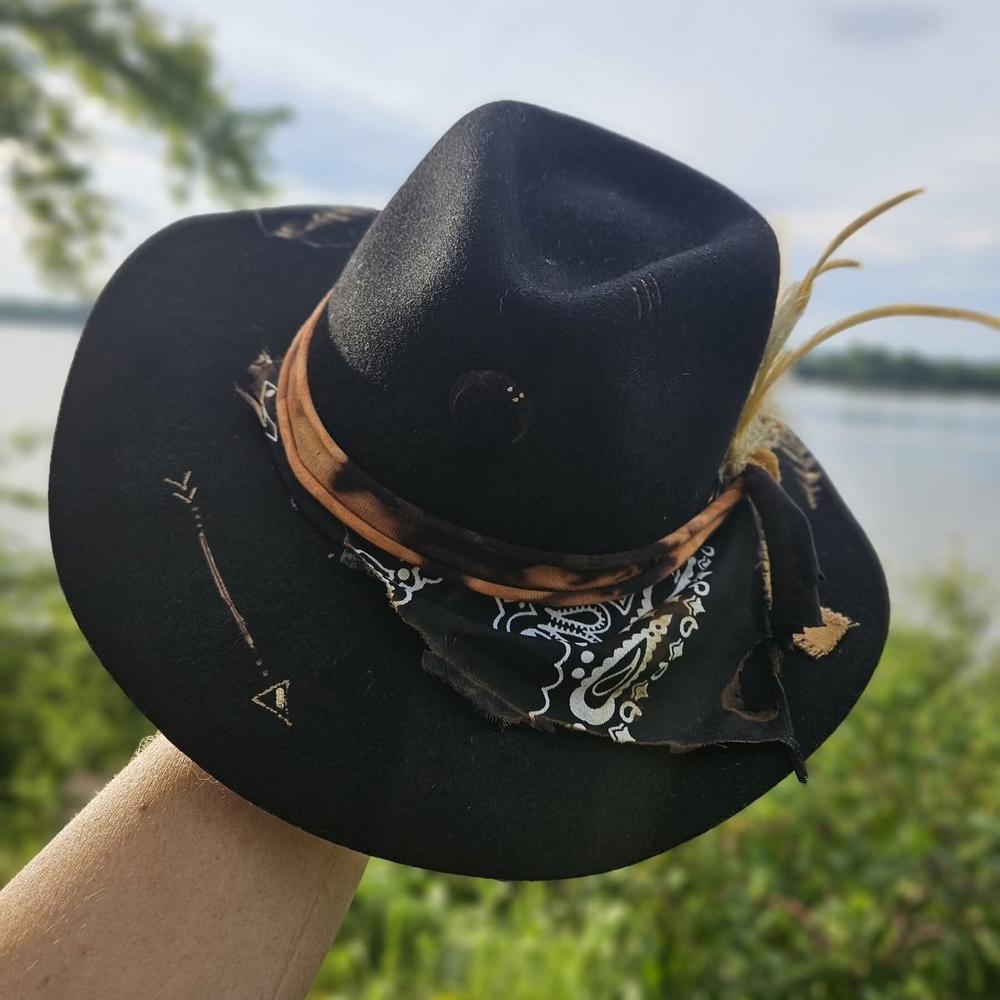 Black Western Hat with Bull Skull Design - Picture 2 of 4